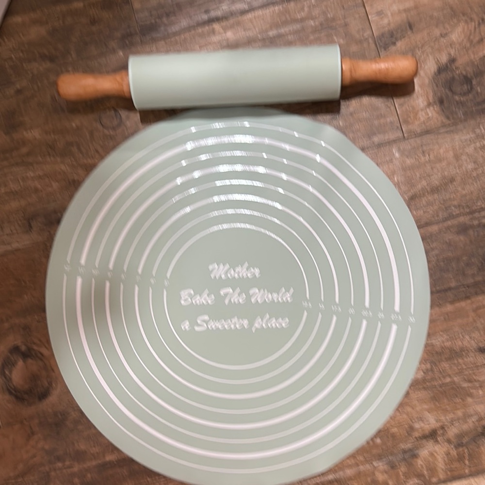 Green Silicone Baking Mat with Rolling Pin